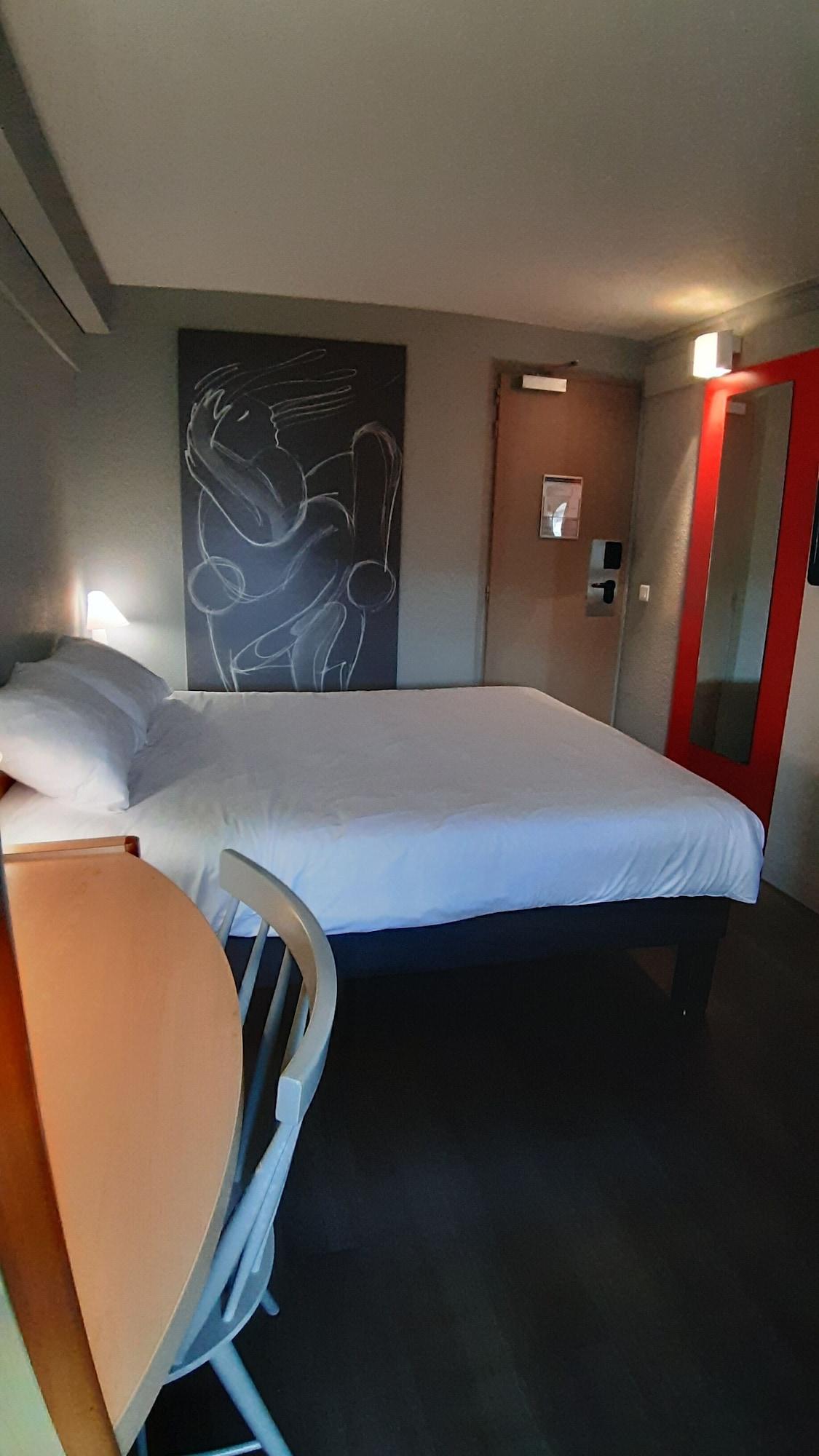 Hotel Ibis Carcassonne Centre - La Cite Exterior foto